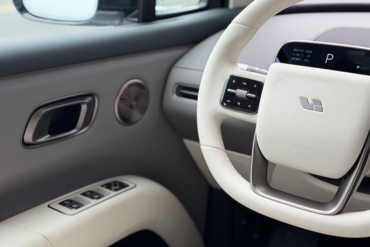 Used Li Auto i8 2025 Model Standard Version Interior 1