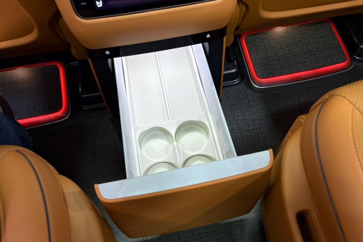 Used Li Auto i8 2025 Model Standard Version Interior 10