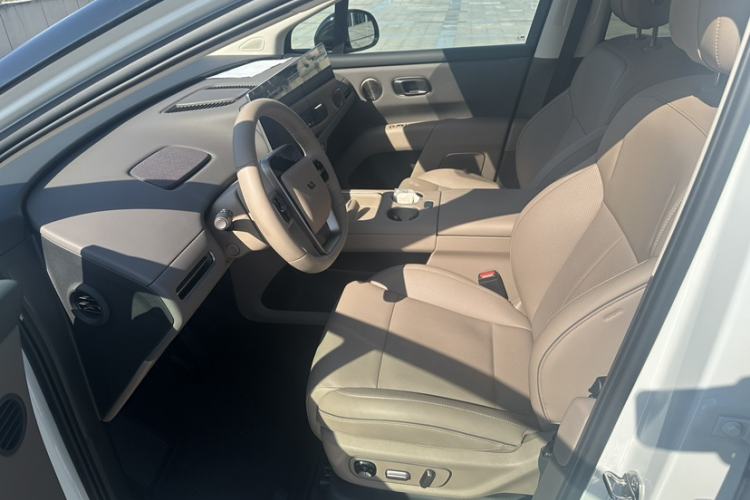 Used Li Auto i8 2025 Model Standard Version Interior 2