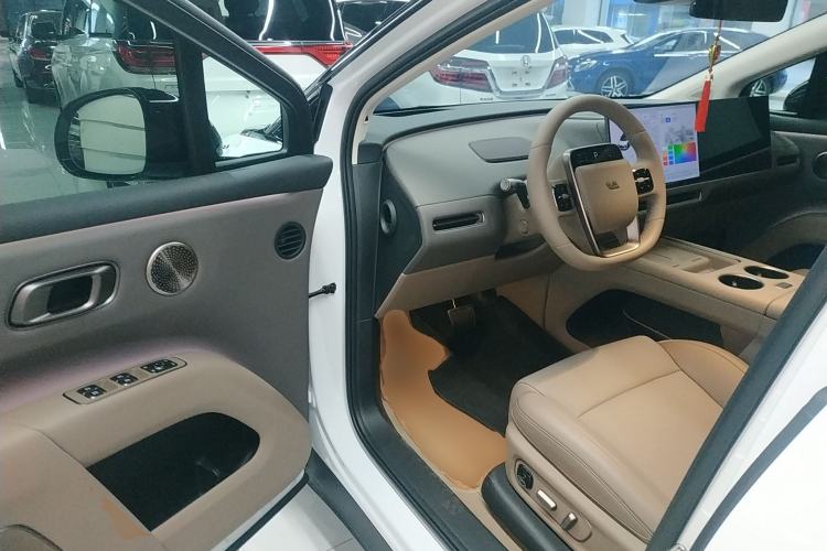 Used Li Auto i8 2025 Model Standard Version Interior 3
