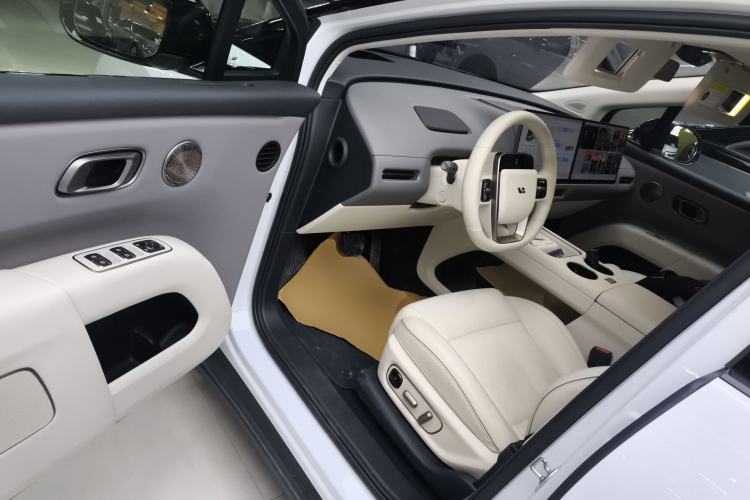 Used Li Auto i8 2025 Model Standard Version Interior 3