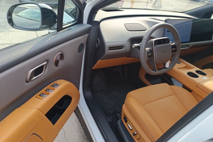 Used Li Auto i8 2025 Model Standard Version Interior 3