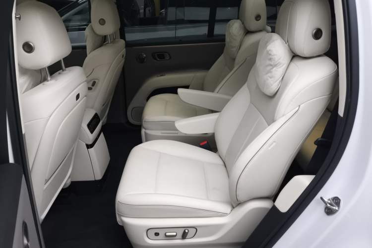 Used Li Auto i8 2025 Model Standard Version Interior 4