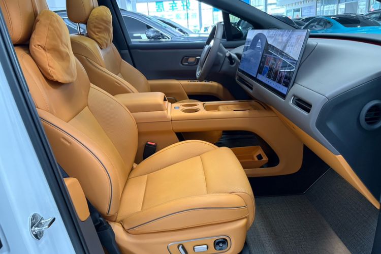 Used Li Auto i8 2025 Model Standard Version Interior 6