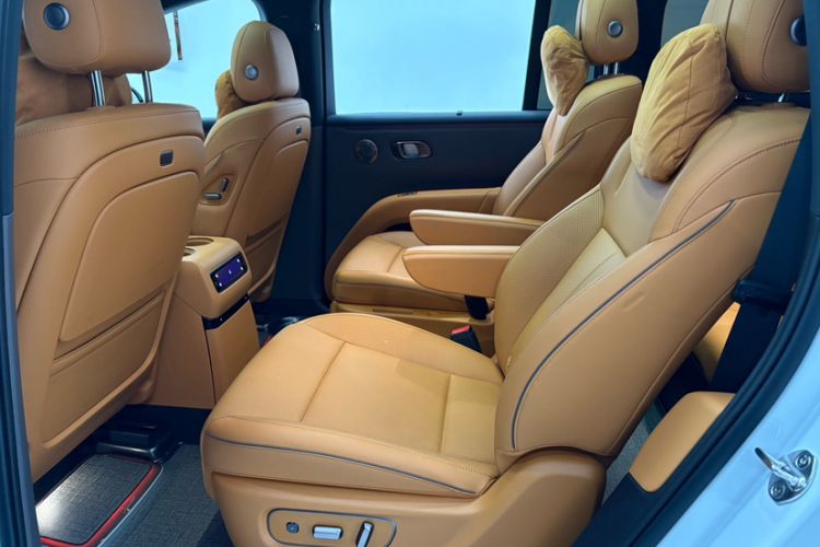 Used Li Auto i8 2025 Model Standard Version Interior 9