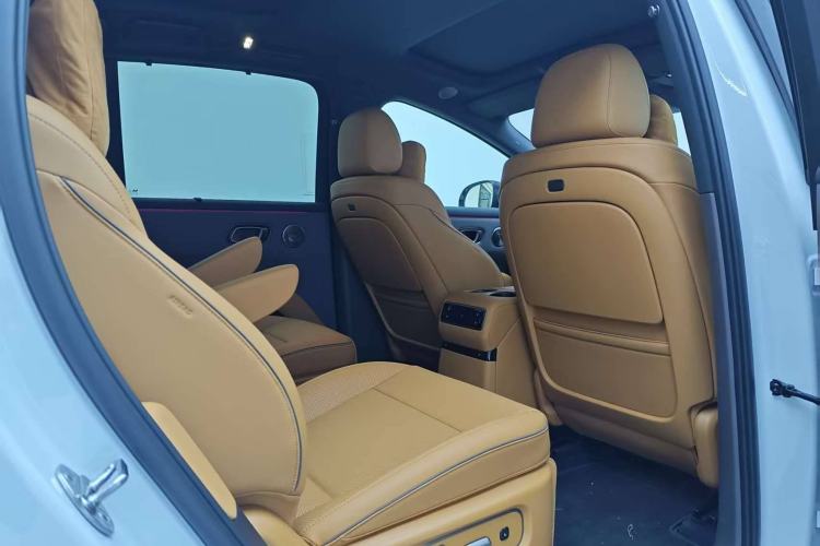 Used Li Auto i8 2025 Model Standard Version Interior 9