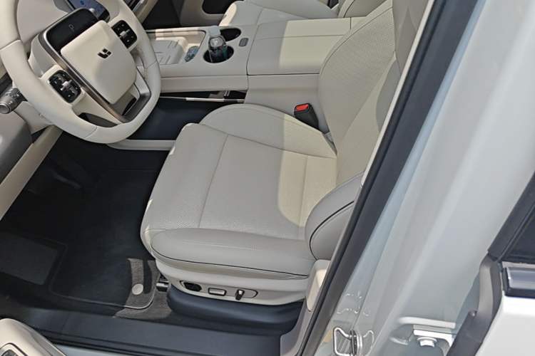 Used Li Auto i8 2025 Model Standard Version Left Front Seat