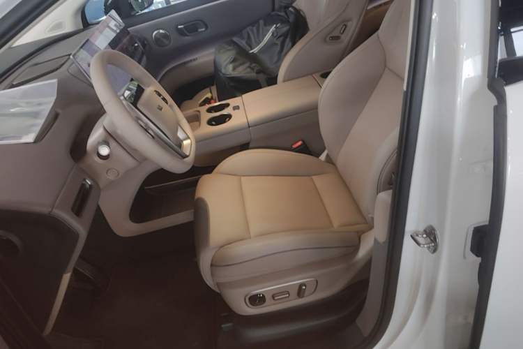 Used Li Auto i8 2025 Model Standard Version Left Front Seat