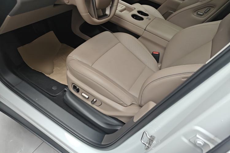 Used Li Auto i8 2025 Model Standard Version Left Front Seat
