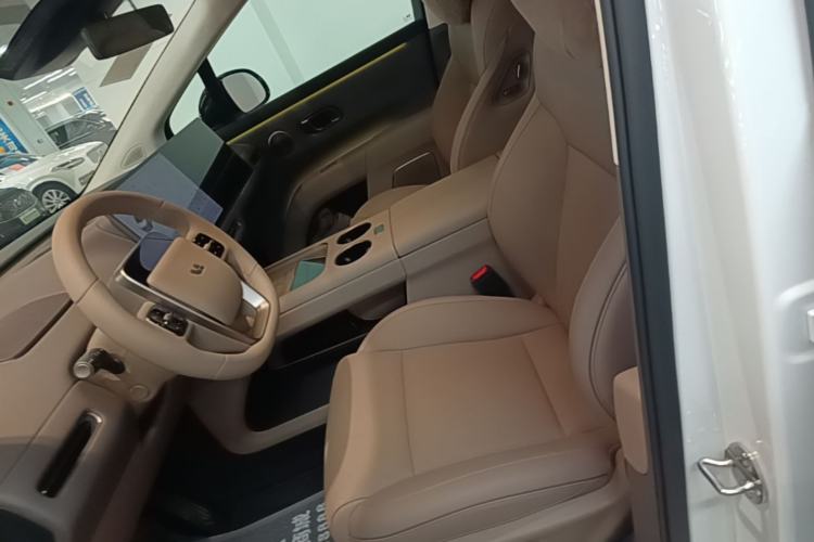 Used Li Auto i8 2025 Model Standard Version Left Front Seat