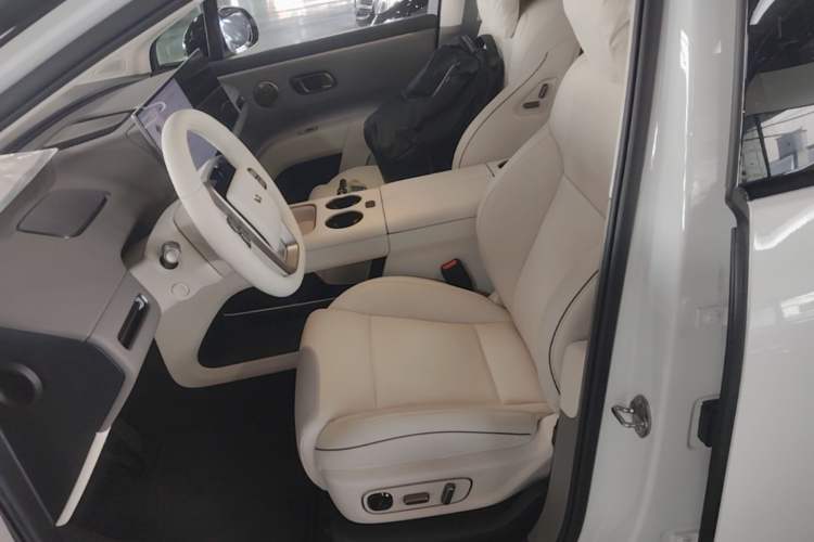 Used Li Auto i8 2025 Model Standard Version Left Front Seat