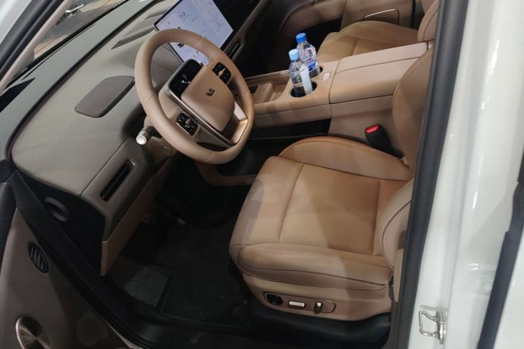 Used Li Auto i8 2025 Model Standard Version Left Front Seat