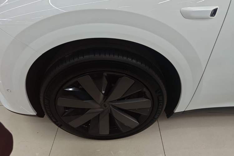 Used Li Auto i8 2025 Model Standard Version Left Front Wheel Hub