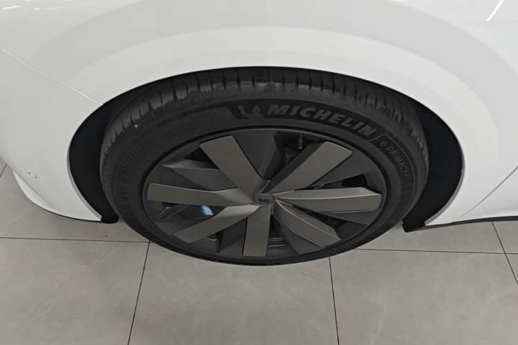 Used Li Auto i8 2025 Model Standard Version Left Front Wheel Hub