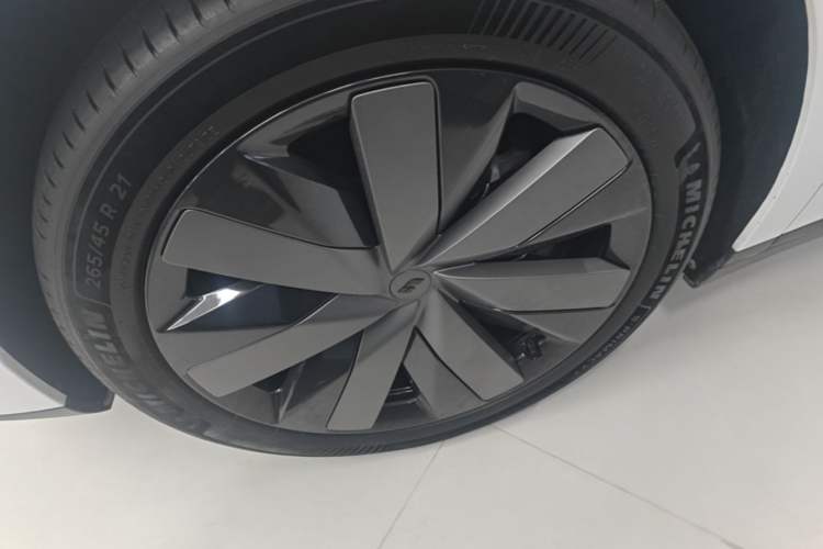 Used Li Auto i8 2025 Model Standard Version Left Front Wheel Hub