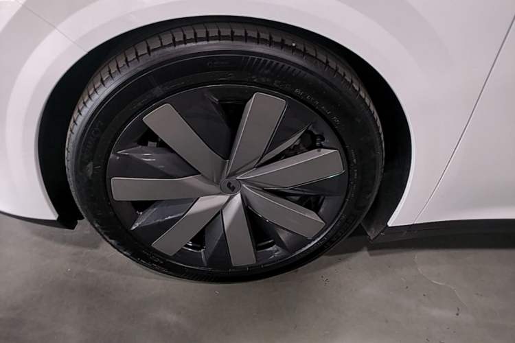 Used Li Auto i8 2025 Model Standard Version Left Front Wheel Hub