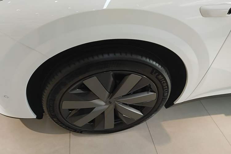 Used Li Auto i8 2025 Model Standard Version Left Front Wheel Hub