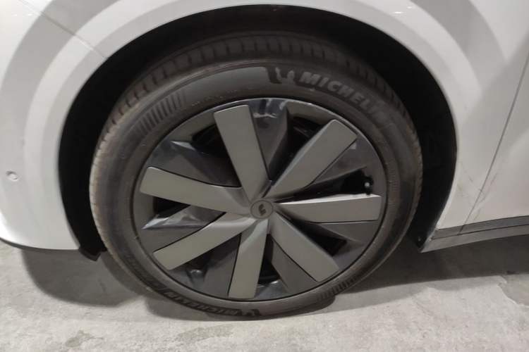 Used Li Auto i8 2025 Model Standard Version Left Front Wheel Hub