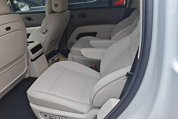 Used Li Auto i8 2025 Model Standard Version Left Rear Seat