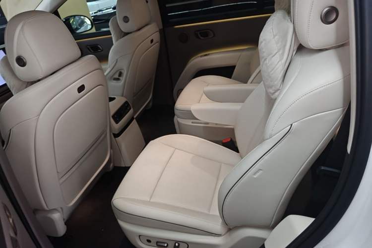 Used Li Auto i8 2025 Model Standard Version Left Rear Seat