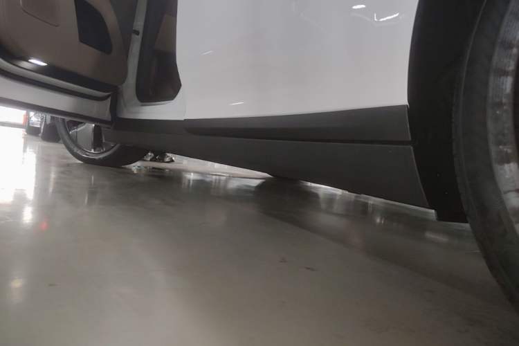 Used Li Auto i8 2025 Model Standard Version Left Side Sill