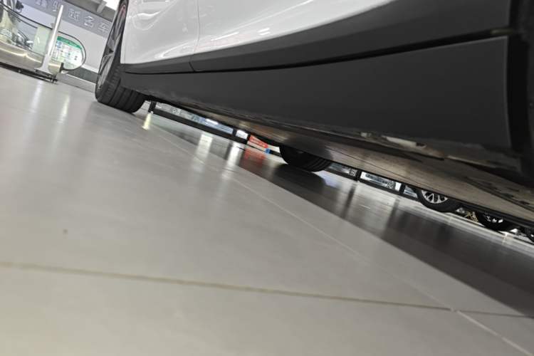 Used Li Auto i8 2025 Model Standard Version Left Side Sill