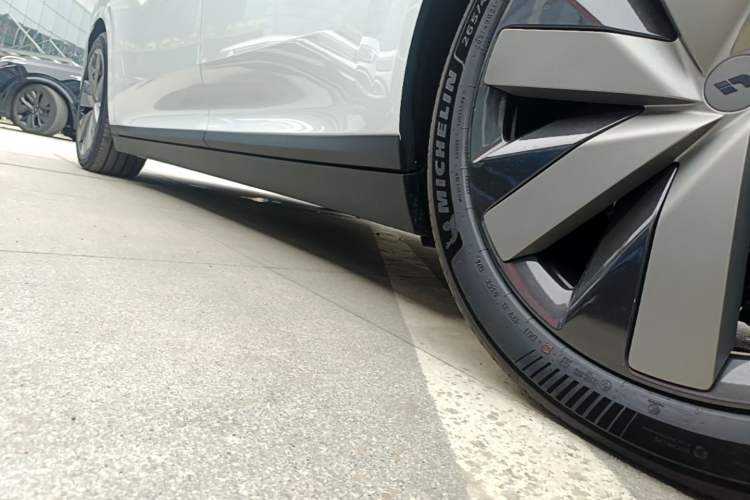 Used Li Auto i8 2025 Model Standard Version Left Side Sill
