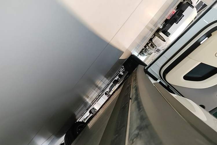 Used Li Auto i8 2025 Model Standard Version Left Side Sill