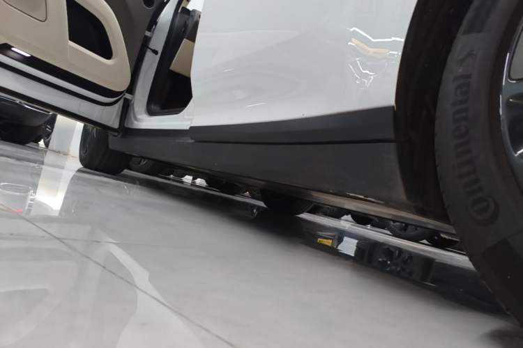 Used Li Auto i8 2025 Model Standard Version Left Side Sill