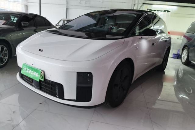 Li Auto i8 2025 Model Standard Version usata