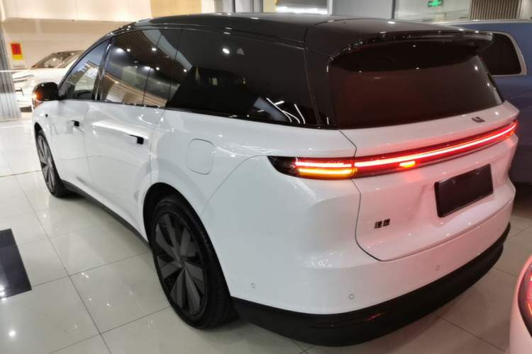 Used Li Auto i8 2025 Model Standard Version Rear Left 45 Deg