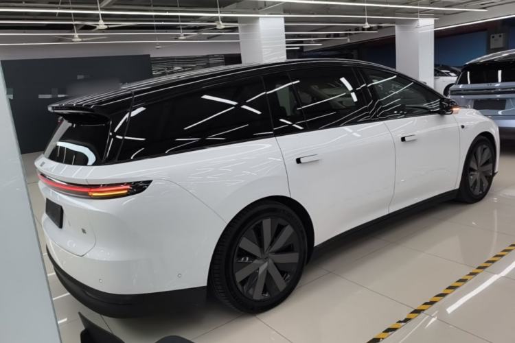 Used Li Auto i8 2025 Model Standard Version Rear Right 45 Deg