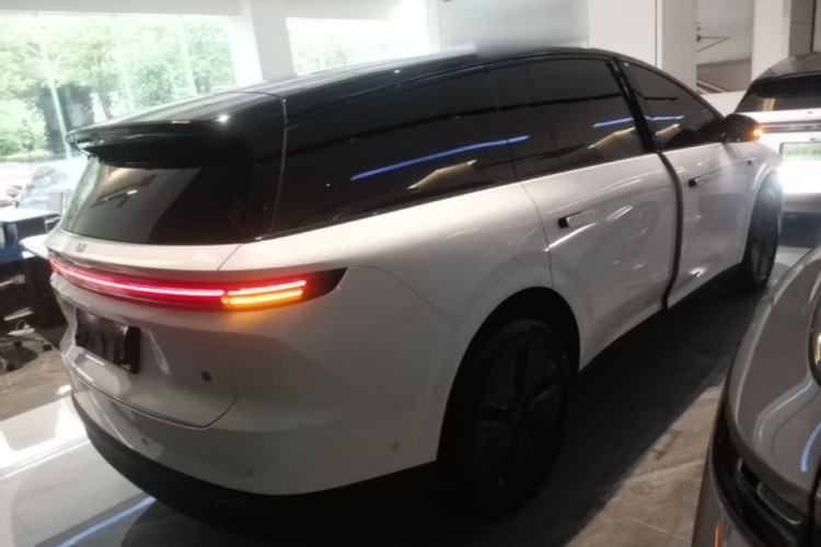 Used Li Auto i8 2025 Model Standard Version Rear Right 45 Deg