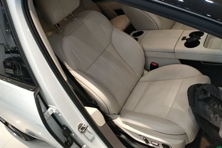 Used Li Auto i8 2025 Model Standard Version Right Front Seat