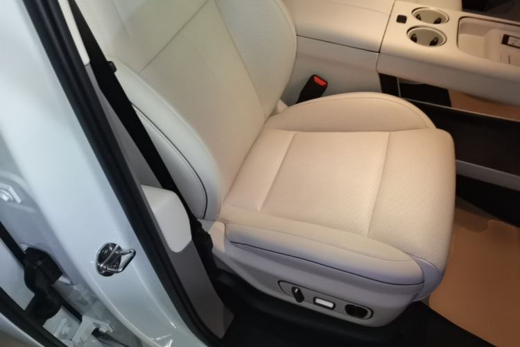 Used Li Auto i8 2025 Model Standard Version Right Front Seat