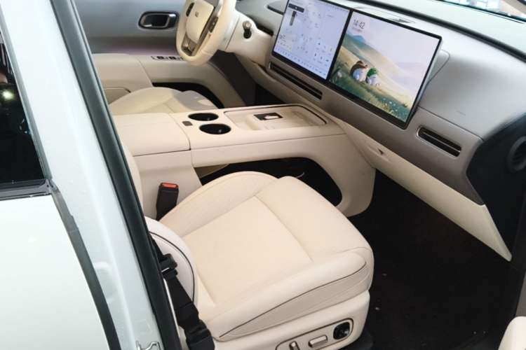 Used Li Auto i8 2025 Model Standard Version Right Front Seat
