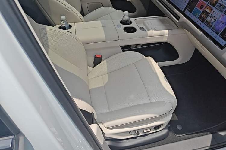 Used Li Auto i8 2025 Model Standard Version Right Front Seat