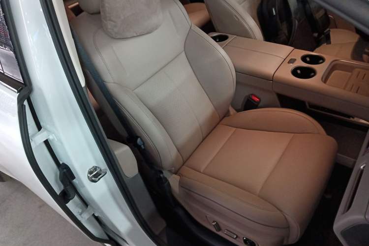 Used Li Auto i8 2025 Model Standard Version Right Front Seat