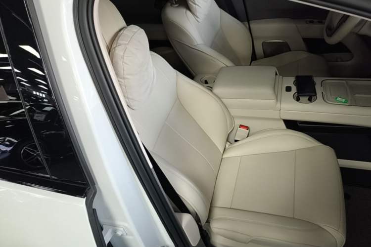 Used Li Auto i8 2025 Model Standard Version Right Front Seat