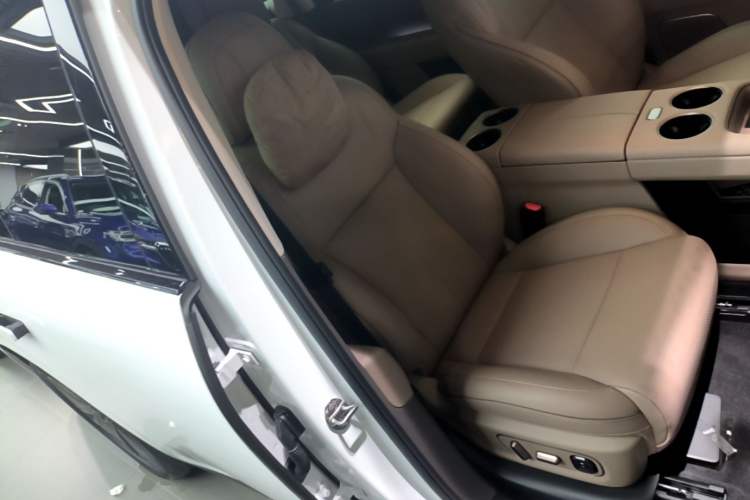 Used Li Auto i8 2025 Model Standard Version Right Front Seat