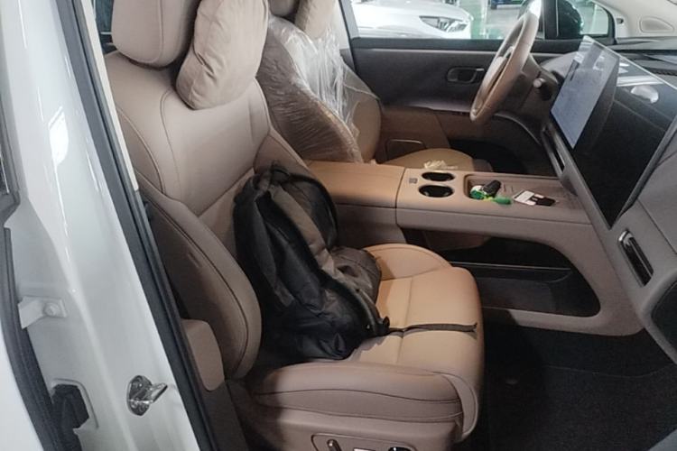 Used Li Auto i8 2025 Model Standard Version Right Front Seat