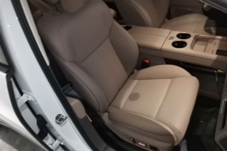 Used Li Auto i8 2025 Model Standard Version Right Front Seat