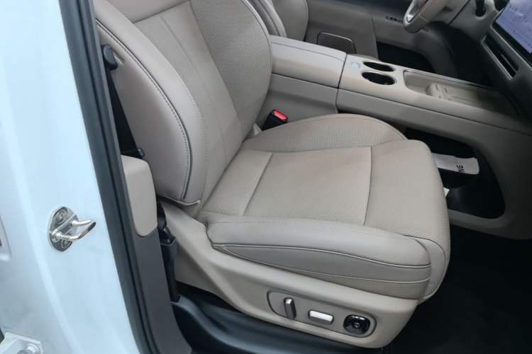 Used Li Auto i8 2025 Model Standard Version Right Front Seat
