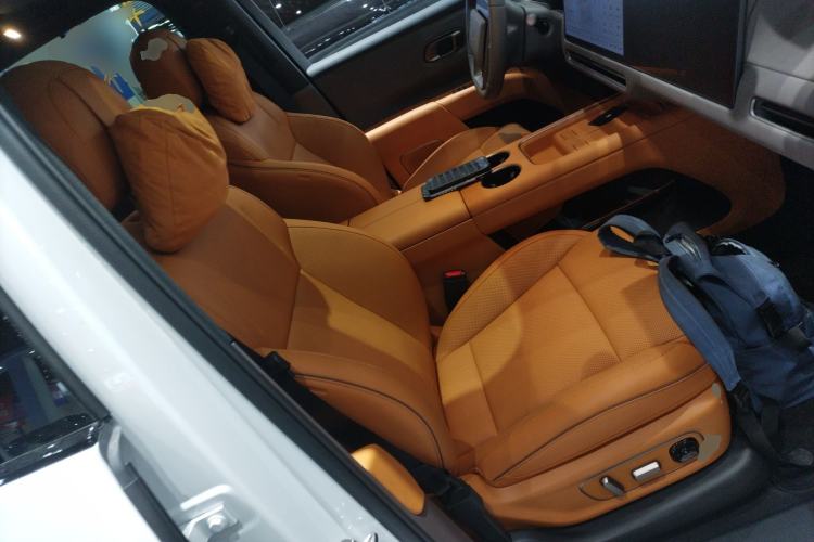 Used Li Auto i8 2025 Model Standard Version Right Front Seat