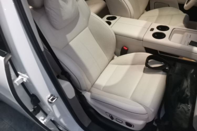 Used Li Auto i8 2025 Model Standard Version Right Front Seat