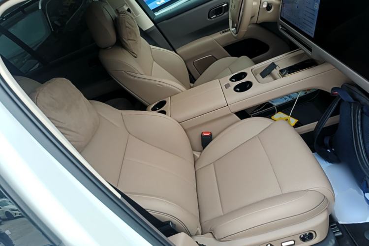 Used Li Auto i8 2025 Model Standard Version Right Front Seat