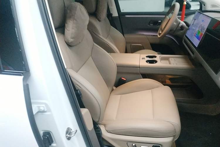 Used Li Auto i8 2025 Model Standard Version Right Front Seat