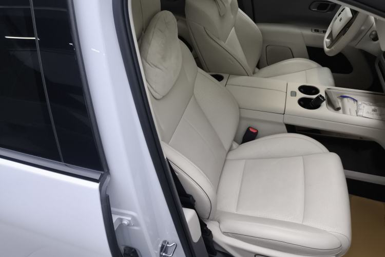 Used Li Auto i8 2025 Model Standard Version Right Front Seat