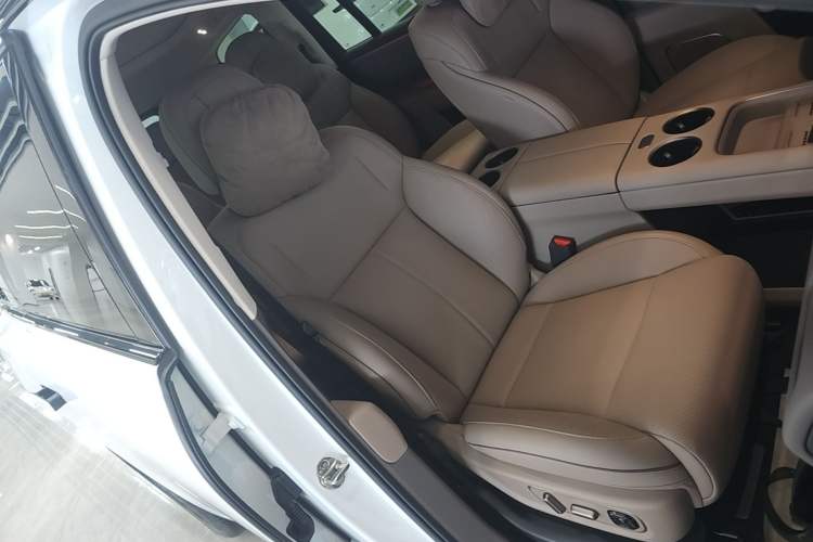 Used Li Auto i8 2025 Model Standard Version Right Front Seat