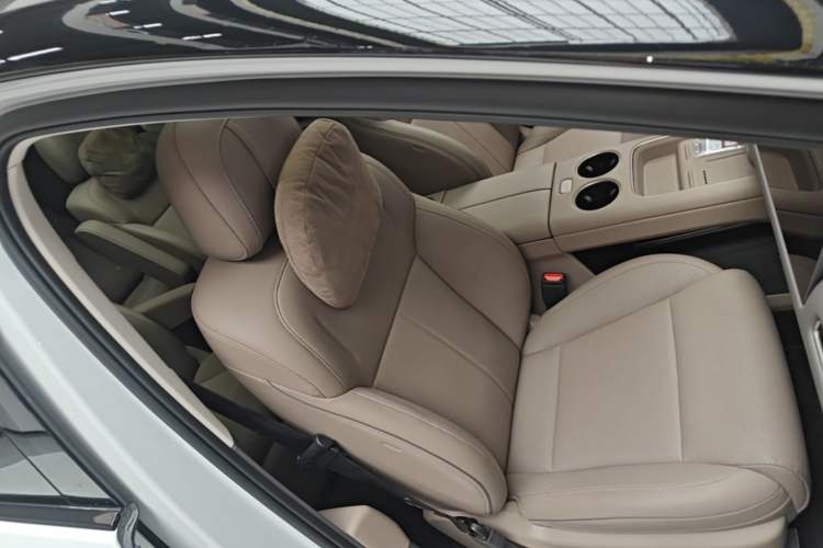 Used Li Auto i8 2025 Model Standard Version Right Front Seat